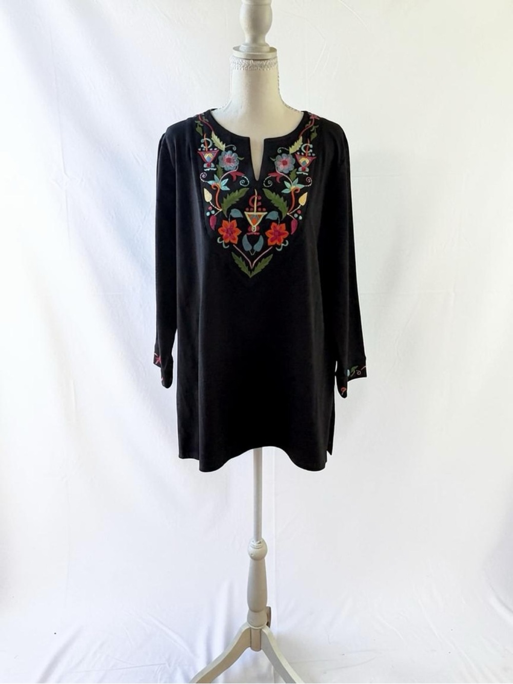 Susan Graver Embroidered V-neck Black Blouse, Women's Size L - Picture 2 of 7